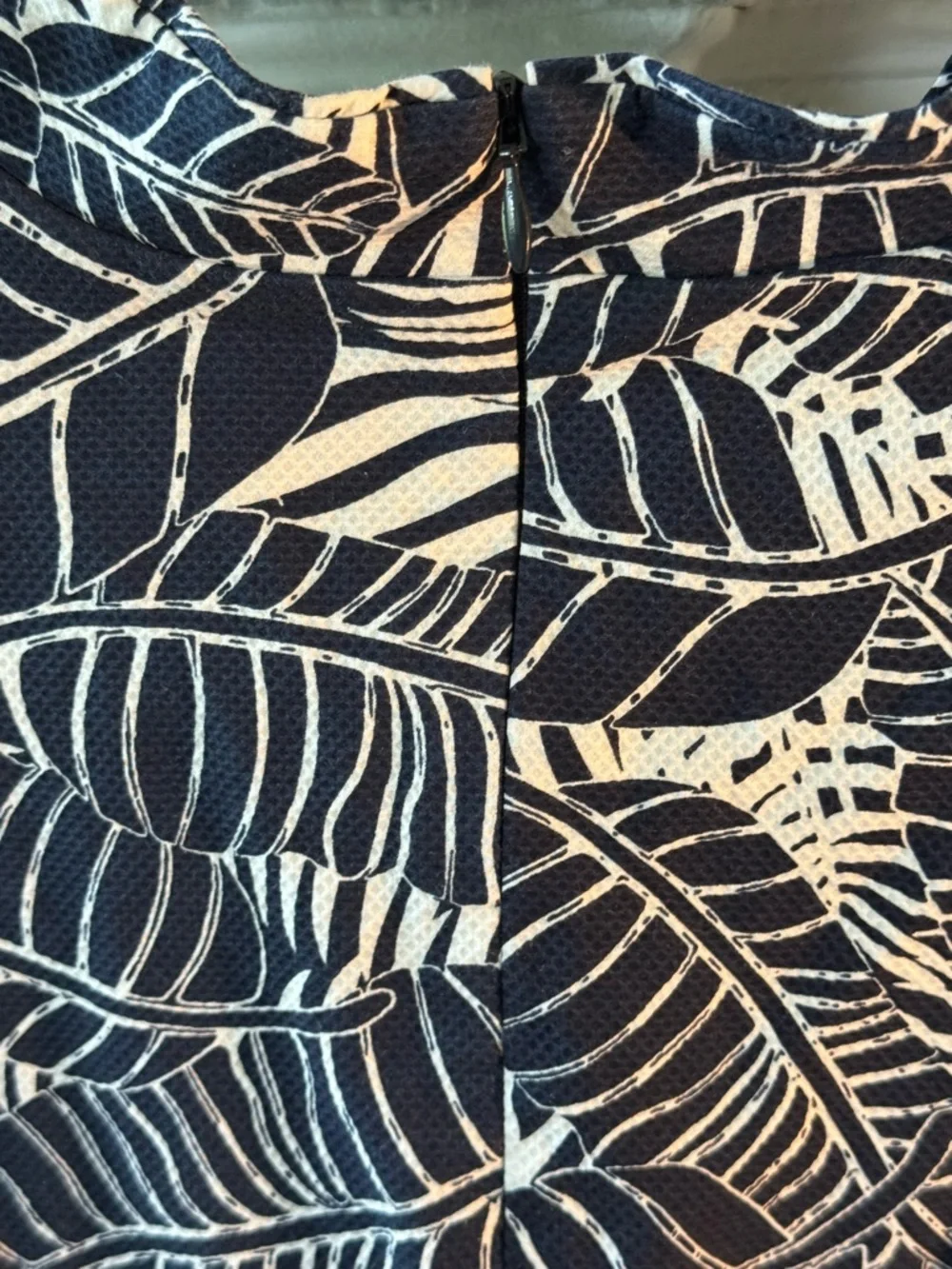 💒 Brooks Brothers Navy and White Leaf-Print Sleeveless Dress - Picture 2 of 8